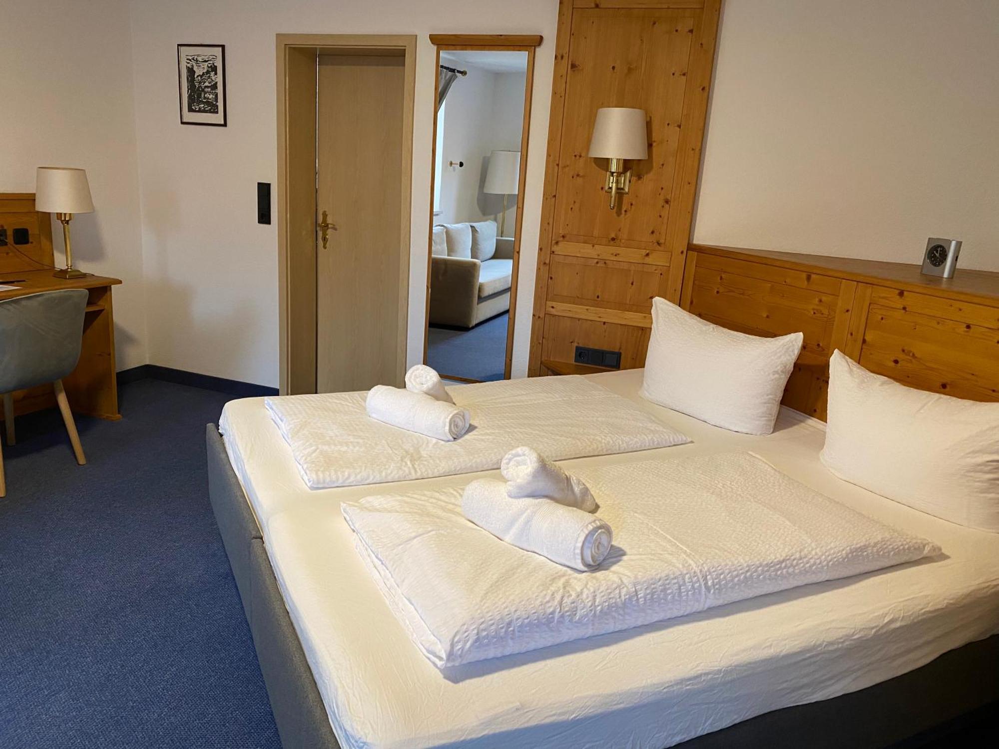 Gasthof Zum Goldenen Schiff - Lehm, Stil & Altstadtflair Марктбрайт Екстер'єр фото